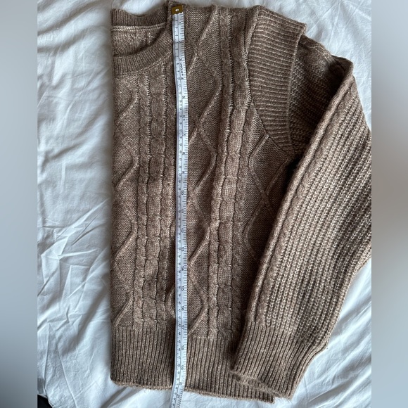 Light, soft, slightly cropped - Picture 9 of 10